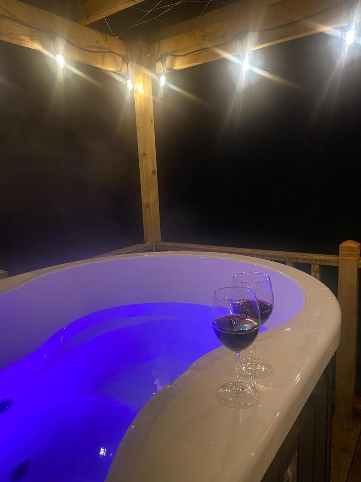 Campsie Luxury Pods With Hot Tub Hotel Glasgow Exterior foto